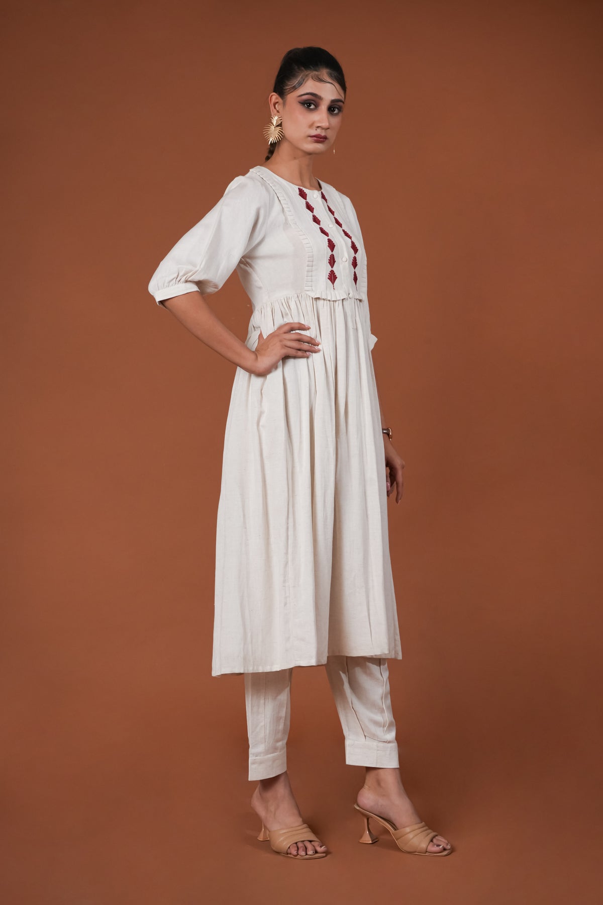 Off White embroidered Kurta Set